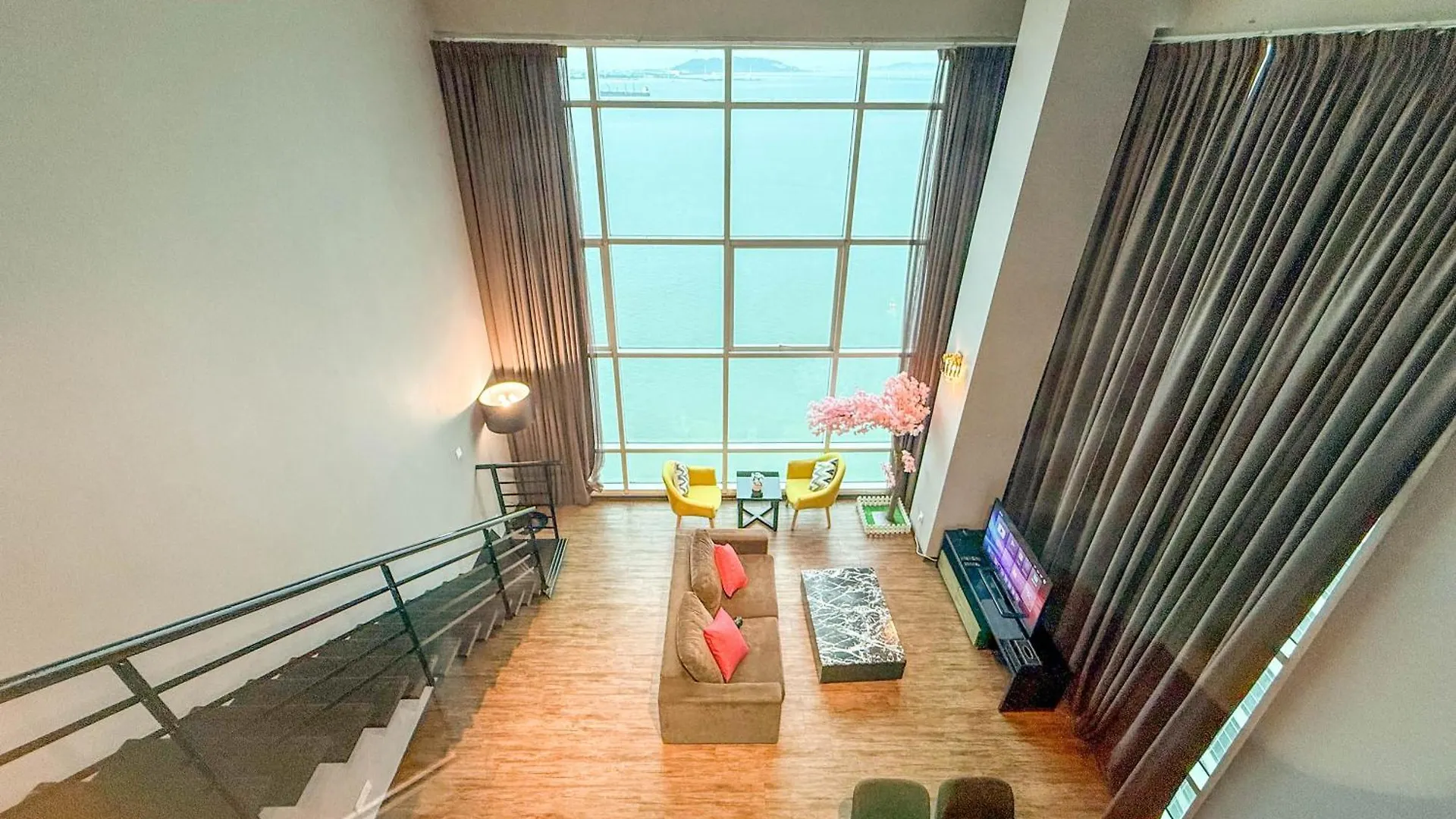 Contacten van Happysty By Golden Hour Maritime Suite
